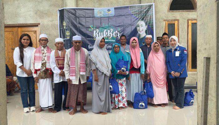 Anggota DPR RI Julie Laiskodat Bagikan Paket Sembako dan Berbuka Puasa Bersama Warga di Manggarai Barat