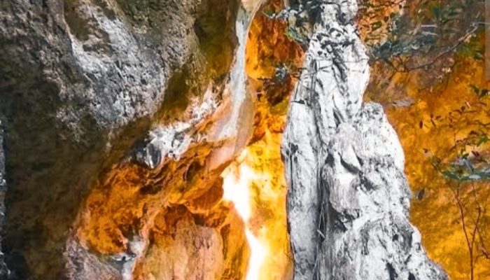 Pesona Wisata Goa Batu Cermin di Nusa Tenggara Timur, Menyajikan Pesona Alam yang Unik dan Menakjubkan