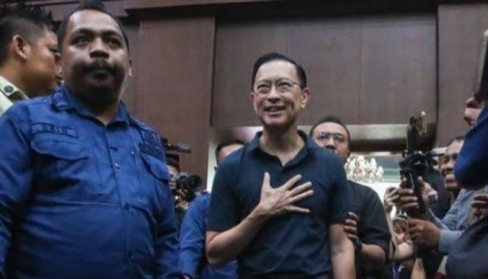 Sidang Perdana Dugaan Kasus Korupsi Impor Gula, Tom Lembong Sempat Ditegur Hakim Hingga Dihadiri Anies