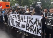 Demonstrasi Penolakan RUU TNI, Warnai Apel Operasi Ketupat 2025 di Surabaya