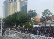 Aksi Demonstrasi Tolak UU TNI di Gedung Negara Grahadi Surabaya hingga Memanas, Begini Kronologinya