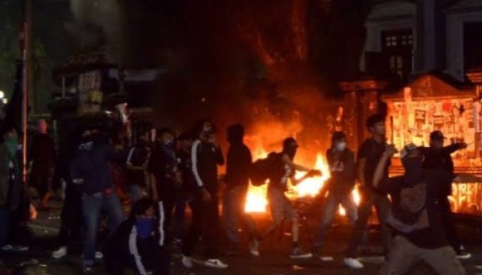 Terdaftar Puluhan Orang Terluka Saat Demo Tolak UU TNI di Kota Malang, ini Faktanya