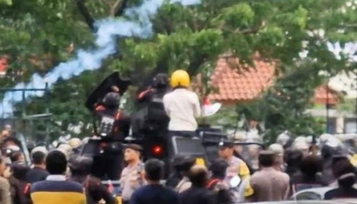 Gelar Demontrasi Tolak UU TNI di Grahadi 25 Demonstran yang Ditangkap Polisi hingga Isu Telah Dibebaskan