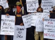 Aktivis Mahasiswa dan Masyarakat Serempak Demonstrasi Tolak UU TNI dari Tuban hingga Banyuwangi