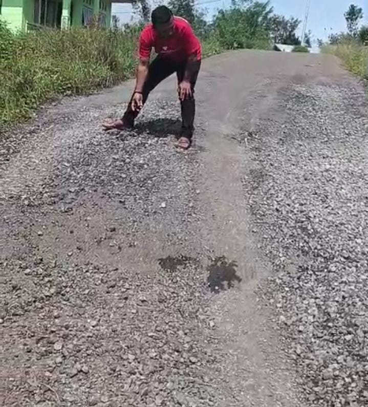 Proyek Jalan Lapen di Elar Selatan