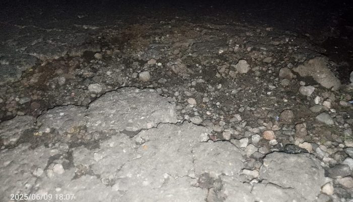 Jalan Hotmix Kembur–Metuk Rusak Parah Usai FHO, Warga Desak Tipikor Polres Matim Periksa Kontraktor dan PPK