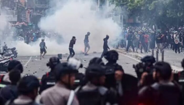 Kronologi Demo Memprotes DPR hingga Meluas Berubah Penjarahan