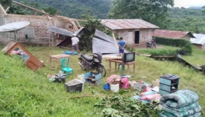 Hujan Deras dan Angin Kencang Terjang Manggarai Barat, Dapur Warga Ambruk